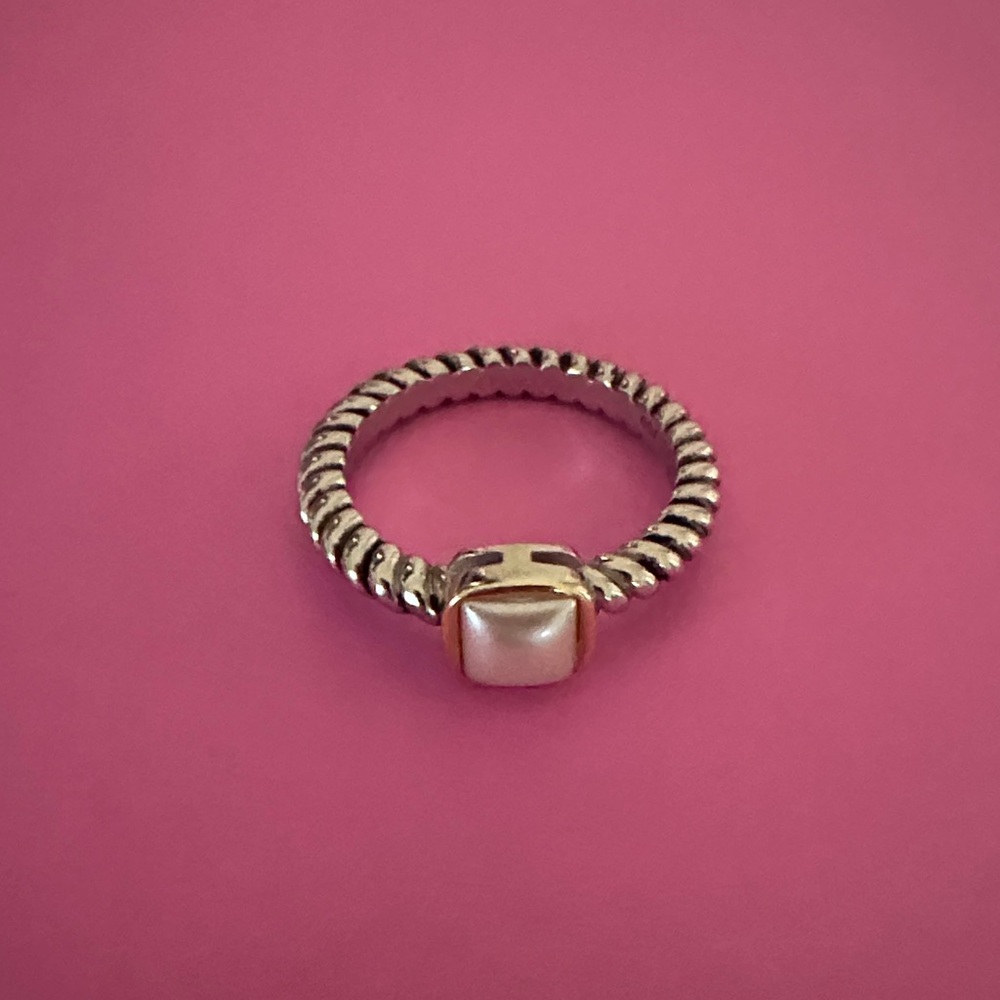 Silver tone Pearl Square-Set Rope Band Ring